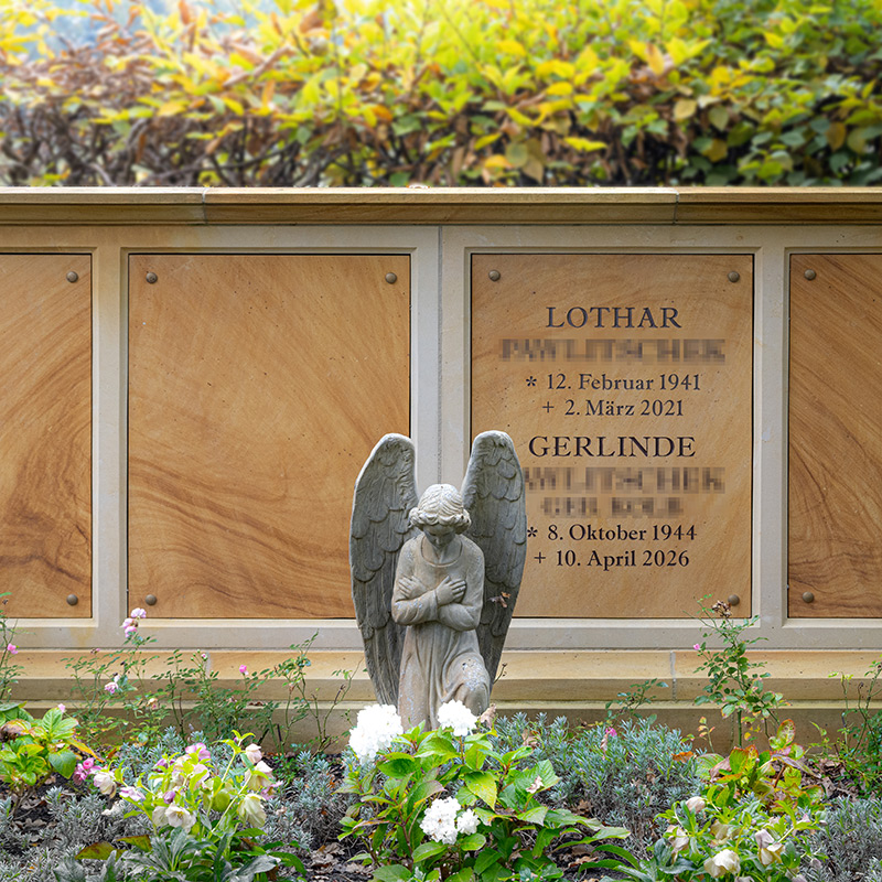 Grabmal auf dem Bornstedter Friedhof