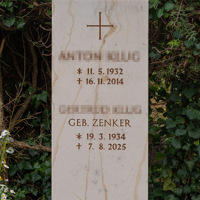 Grabmal auf dem Bornstedter Friedhof